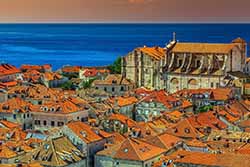 Altstadt Dubrovnik und rote Dächer vom Stadt