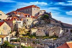 Dubrovnik: Teile vom altstadt und ruine Steinhäuser
